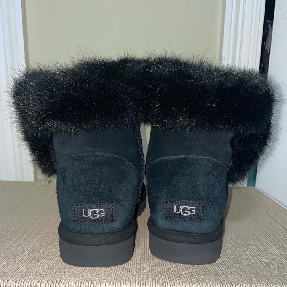 Ugg Cathie faux fur boot (black suede), size 9 - Picture 2 of 5